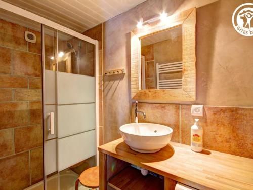 Gîte Saint-Étienne, 3 pièces, 4 personnes - FR-1-496-38