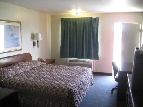 Red Carpet Inn (formerly Royal Inn)