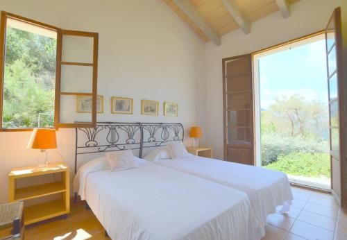 Villa in Estallencs with mountain and sea views