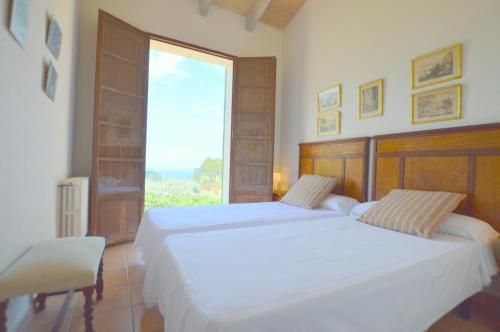 Villa in Estallencs with mountain and sea views