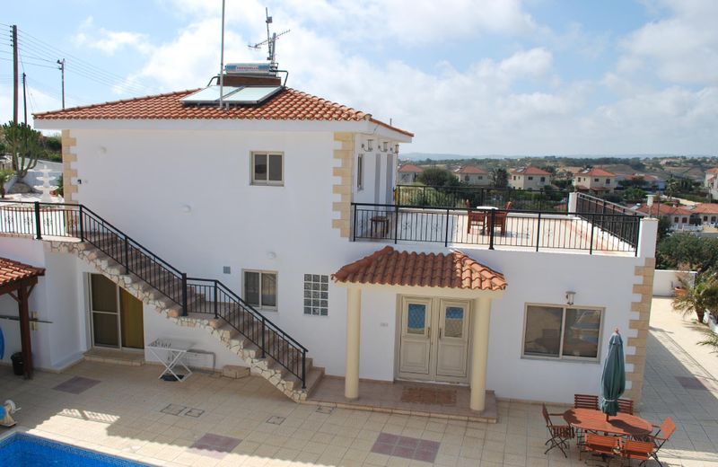 Luxury 4 Bedroom Villa with Private Swimming Pool