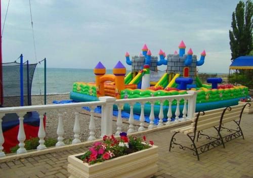 Oazis Na Molodezhnoy Guest House