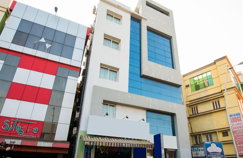 OYO 71039 Vasudha Residency