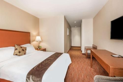 Ramada by Wyndham Flushing Queens