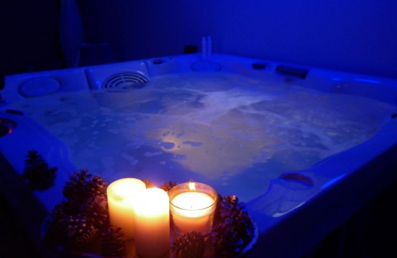 Hillside Villa with Swimming Pool and Jacuzzi - Frasassi Caves