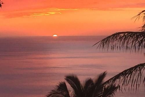 Captain Cook Home Lanai, Ocean Views and Beach Toys