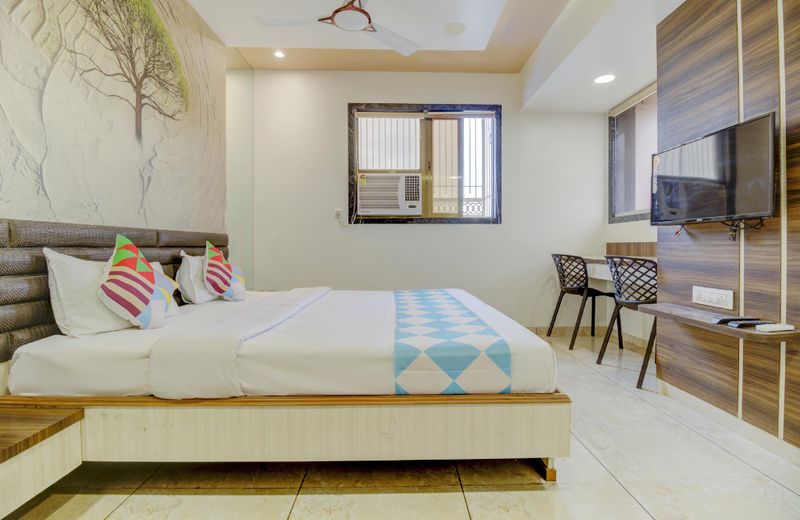 OYO Home 73989 Elegant Hotel Falcon, Ulhasnagar