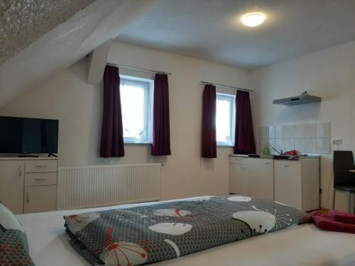 Gästehaus B & B27 und Pension Waldhorn