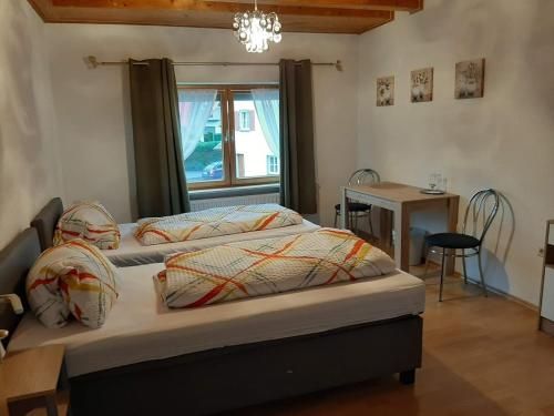 Gästehaus B & B27 und Pension Waldhorn