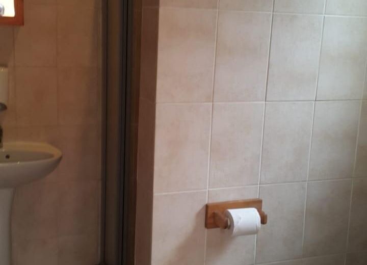D & H Guesthouse Apt 9  Standard Double &  Shower