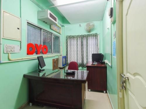 OYO 76215 Royal Residency