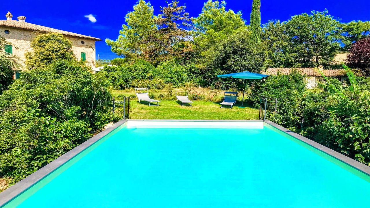 Garden Of Edensleeps 11spoleto Central - 10 Kms