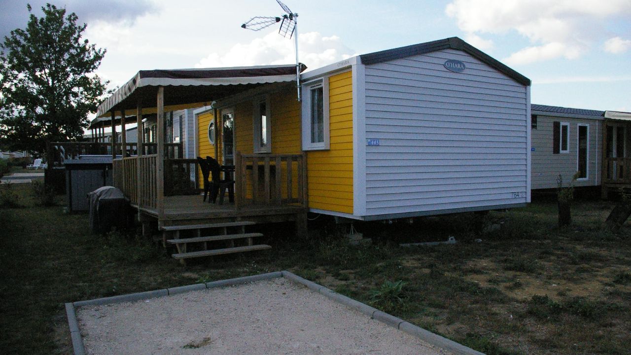 Comfortable mobile homes in the area of Dugny in the Loire Valley