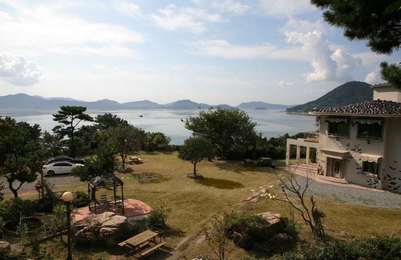 Geoje Raon Jena Pension