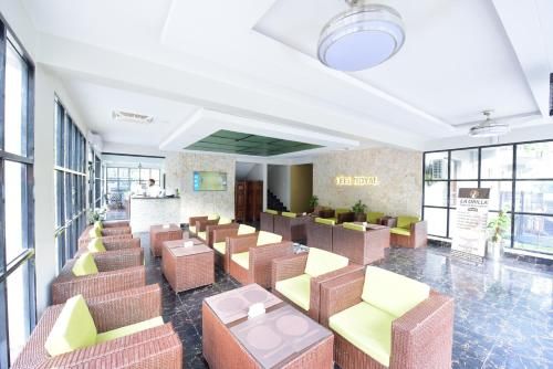 La Orilla Hotel & Restaurant