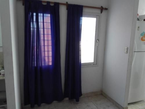 CASA CON PILETA Y COCHERa