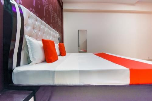 Collection O 70606 Hotel Bliss