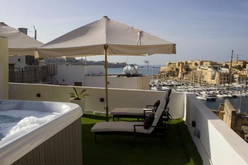 Birgu Lodge with Jacuzzi 1