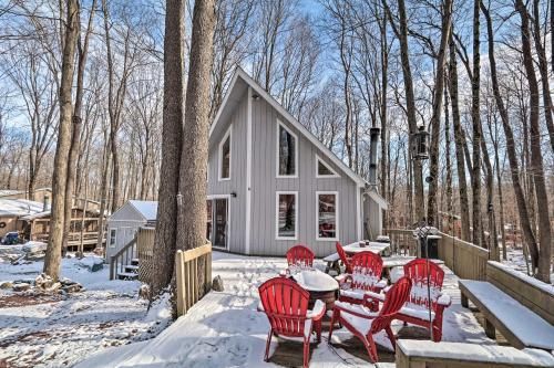 Spacious Pocono Lake House Near Skiing and Swimming!