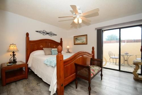 Salt Life Cozy Canal Front Pool Home W boat dock