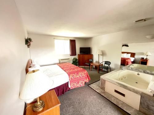 Plank Road Inn & Suites - Lyons