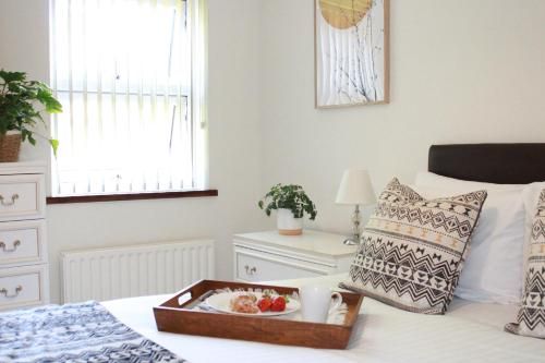 Chariotts - 1 Bedroom Town Centre Apartment, Up to 4 Guests, Free Parking