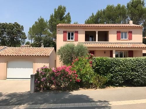 Beautiful Villa in Saumane de Vaucluse with Garden