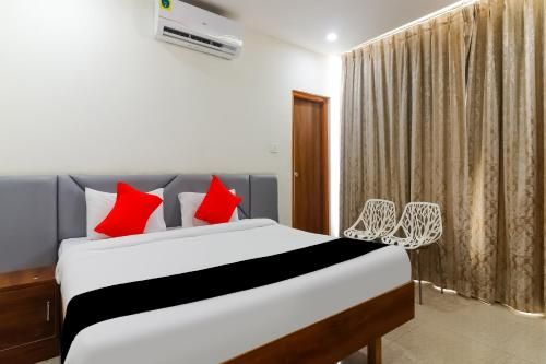 OYO 68894 Bommarillu Residency