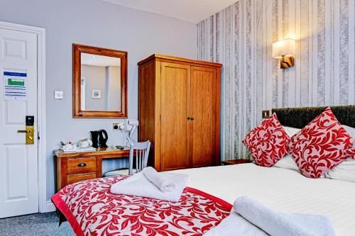 OYO Dovecote Hotel