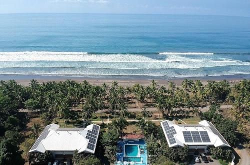 Cocomar Beachfront Hotel