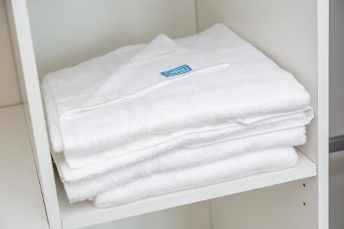 ISOLATE IN COMFORT Bedford Hospital Victoria Maisonette 2BBR Apt Ideal for Long Stays Up to 4 Guests