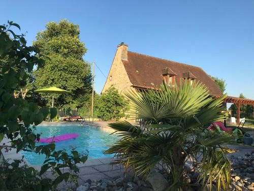 Maison perigourdine avec piscine a la campagne