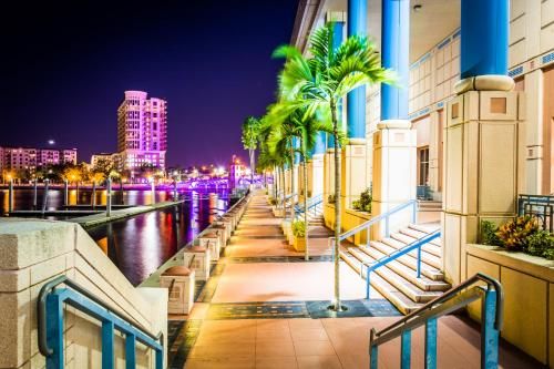 2700 Gulf Blvd 5E Condo