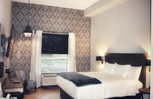 Waterfront Hotel