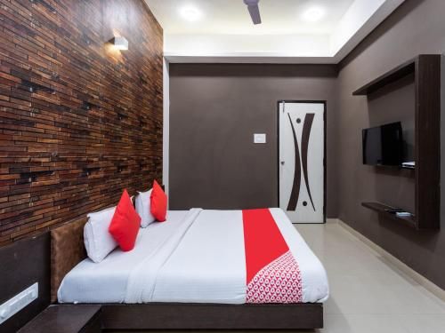 OYO Flagship 66785 Hotel Oyster Suites