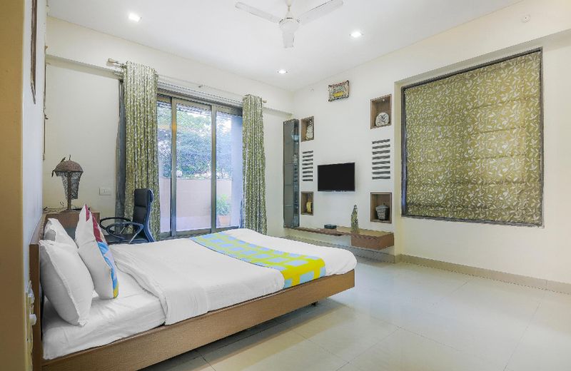 OYO Home 47863 Luxurious Stay Bandra East