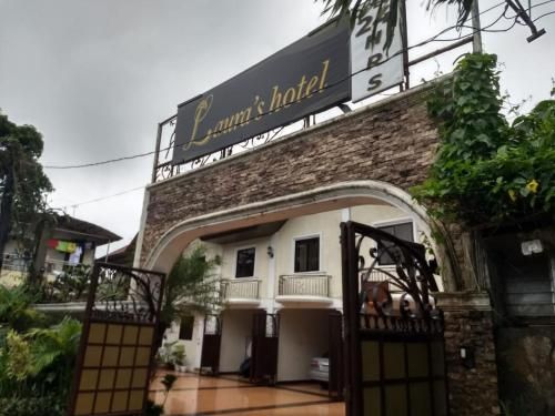 OYO 812 Laura's Hotel