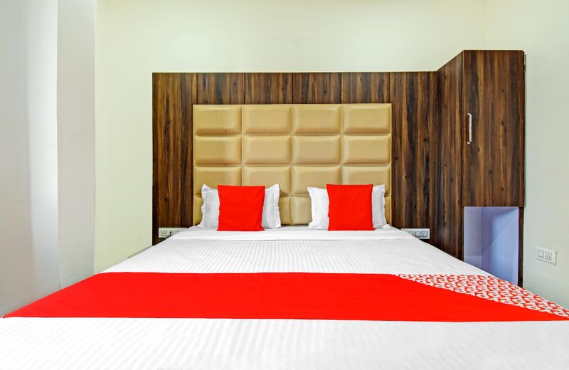OYO 76799 Parth Grand