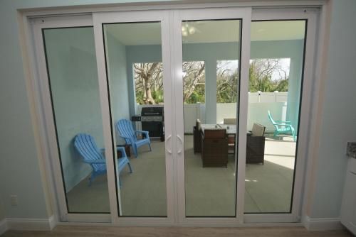 Legasea a gorgeous 5 bed4 Bath Luxury Beach House Hot Tub Fenced Yard