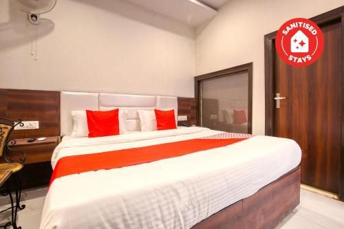 Hotel Midway