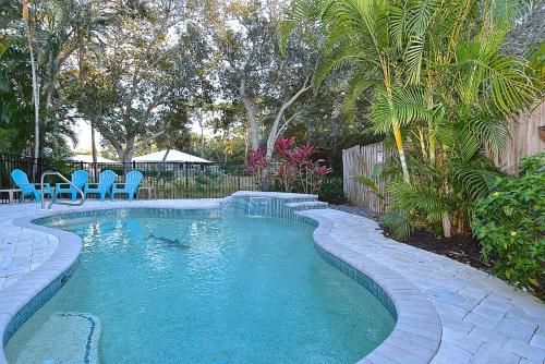 Crescent Street 1138 B, Walk to the beach, Pool, 1 Bedroom, Pet Friendly