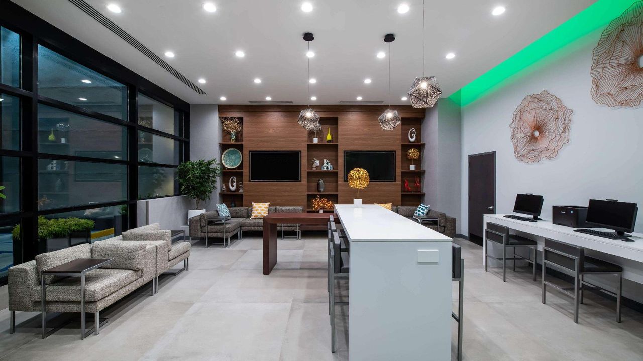 Wingate by Wyndham Long Island City