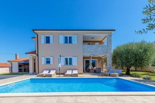 Modern Villa in Selina with Swimming Pool