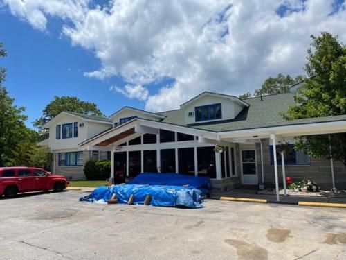 Camp inn lodge