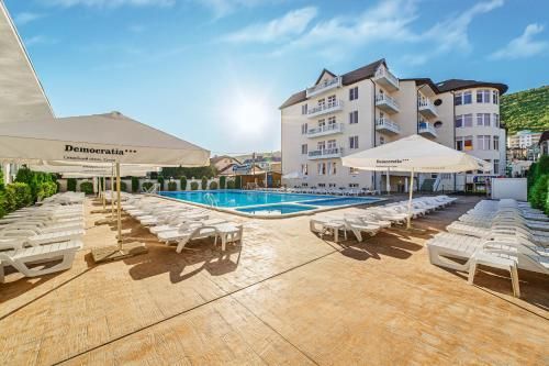 Democratia Ultra All Inclusive