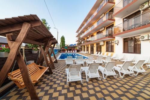 Leonsia Family Hotel