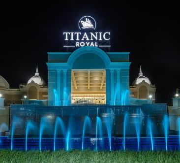 Titanic Royal-Families and Couples only