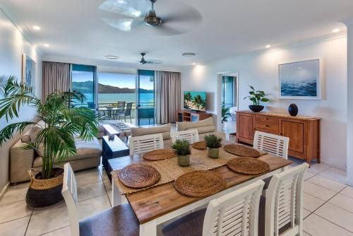 Lagoon Beachfront Lodge 206 on Hamilton Island by HamoRent
