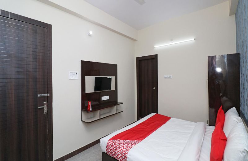 OYO 19629 Royal Stay Inn
