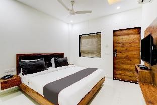 Collection O 79334 Hotel Maa Gayatri